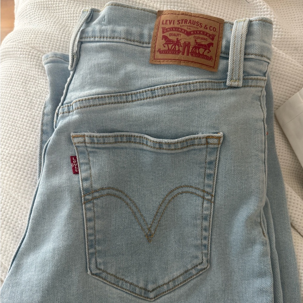 Levi's Women's Premium Ribcage
Straight Ankle Jeans in Tango Gossip